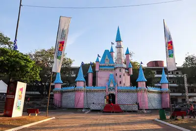 notícia: Com castelo e roda-gigante gratuita, Natal Luz recebe festival natalino do Grupo Equatorial na Praça da Bandeira com apoio do Governo do Amapá