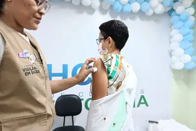 notícia: Governo do Estado fortalece imunização no Hospital de Clínicas Dr. Alberto Lima com campanha de vacinação para profissionais de saúde