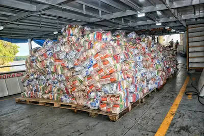 notícia: Governo do Amapá realiza embarque de passageiros e saída de balsa com ajuda humanitária para o Distrito do Bailique