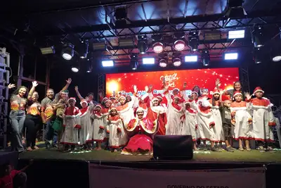 notícia: Governo do Amapá encerra circuito itinerante do Natal Luz levando alegria, presentes e esperança ao Parque Aeroportuário, em Macapá