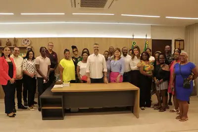 galeria:  Governador Clécio recebe a Delegação do Comitê de Obras Sociais da Prefeitura de Kouro