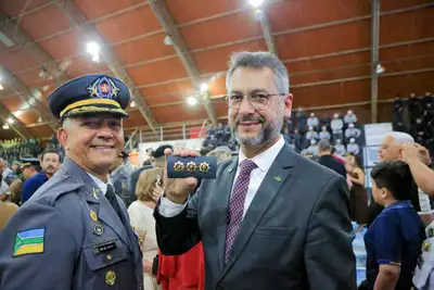 notícia: Na última formatura do ano, Clécio Luís promove 54 agentes da Polícia Militar do Amapá e destaca consolidação de investimentos na corporação