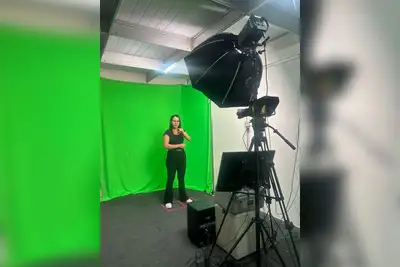 notícia: Intérpretes de Libras dão show de inclusão no Réveillon do Amapá realizado pelo Governo do Estado