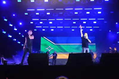 notícia: Entre nostalgia e celebração, Zezé Di Camargo & Luciano emocionam mais de 260 mil pessoas no Réveillon do Amapá 2026