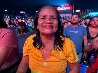 notícia: 'A música me acompanhou durante anos de trabalho e hoje me emocionou de um jeito diferente', diz técnica de enfermagem