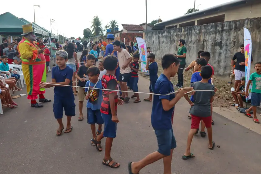 Muitas brincadeiras durante a ação 