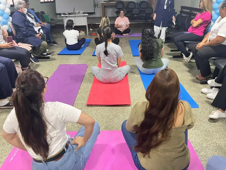 Sessões de youga foram ofertadas aos servidores 