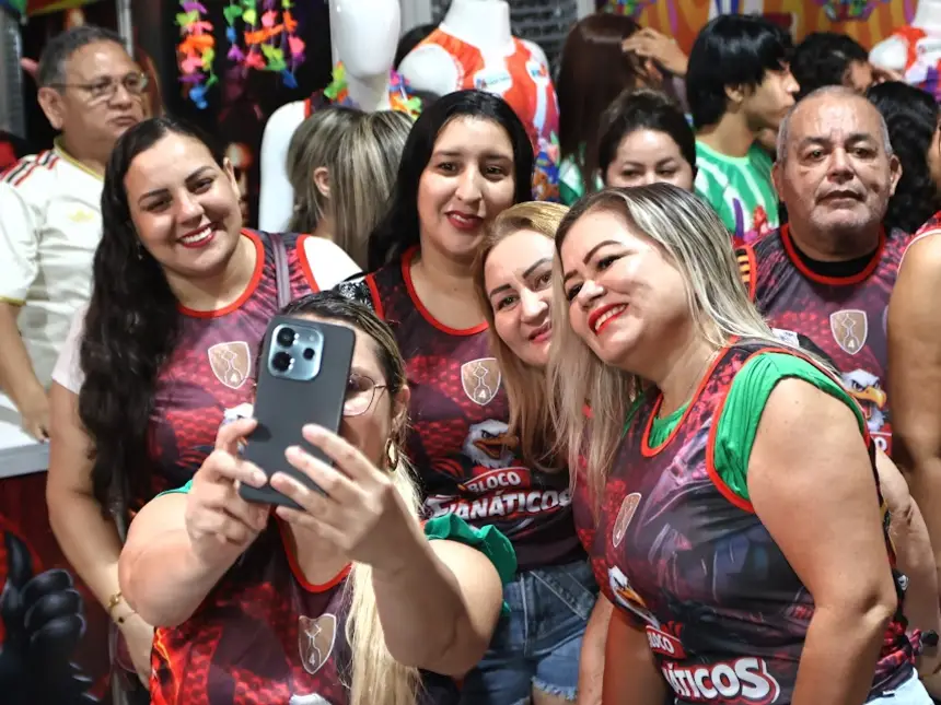 Turma do Bloco Flanáticos, que também será atração em Santana. 