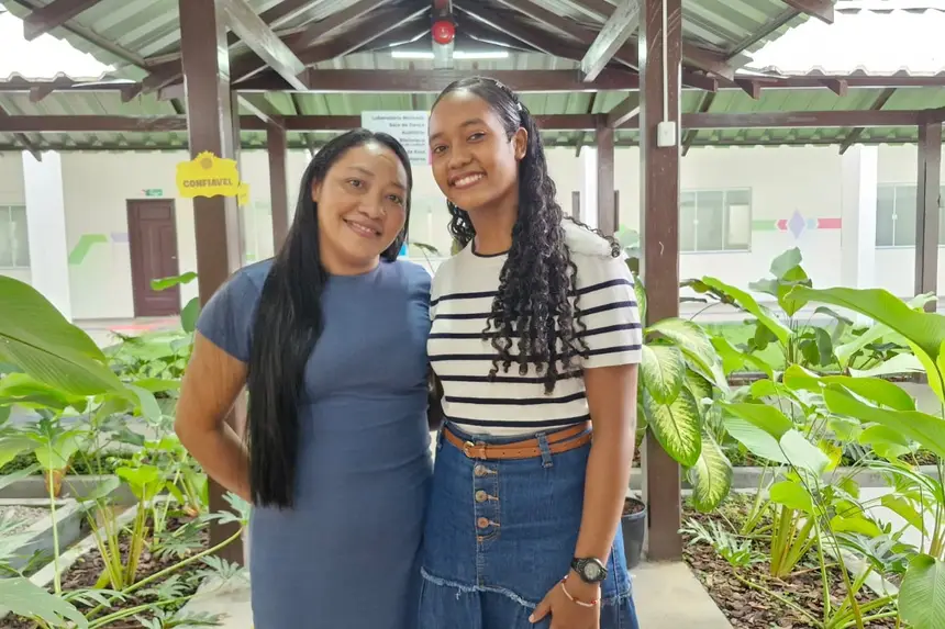 Estudante Larissa Ribeiro e a mãe Francineti Ribeiro