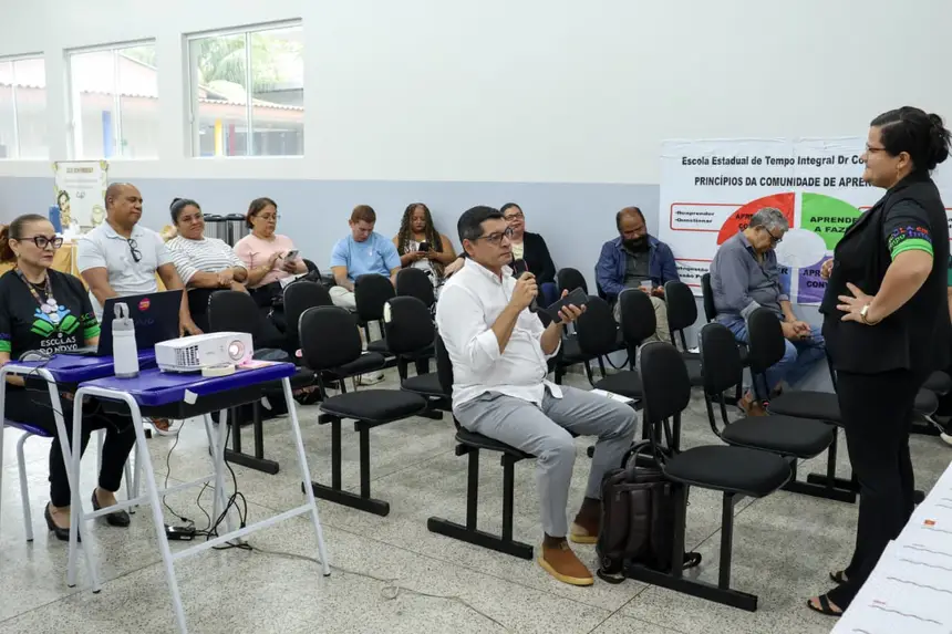 Foram reunidos 35 gestores das escolas de tempo integral