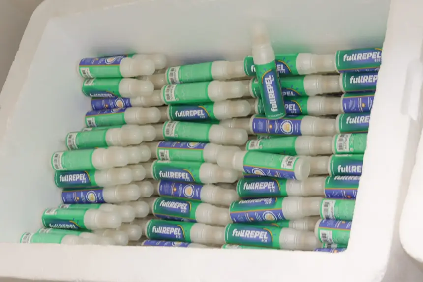 Frascos de repelentes foram distribuídos aos usuários 