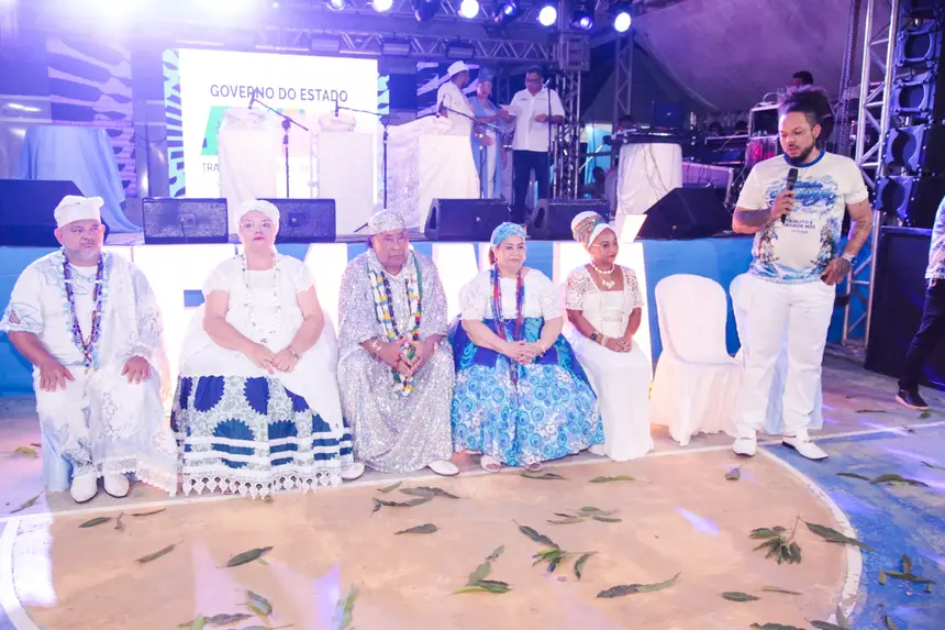 Da esquerda para direita: Pai Cledson Amorim (segmento Mina Dje Dje Nagô), Mãe Grazi ( Conselheira da Cultura das Comunidades Afro-Brasileiras), Pai Salvino de Jesus (segmento do Candomblê),  Mãe Yolete de Iemanjá (presidente Fecarumina), Josilana Santos (presidente da Fundação Marabaixo) e Oca Jibó (Conselho de Igualdade Racial)