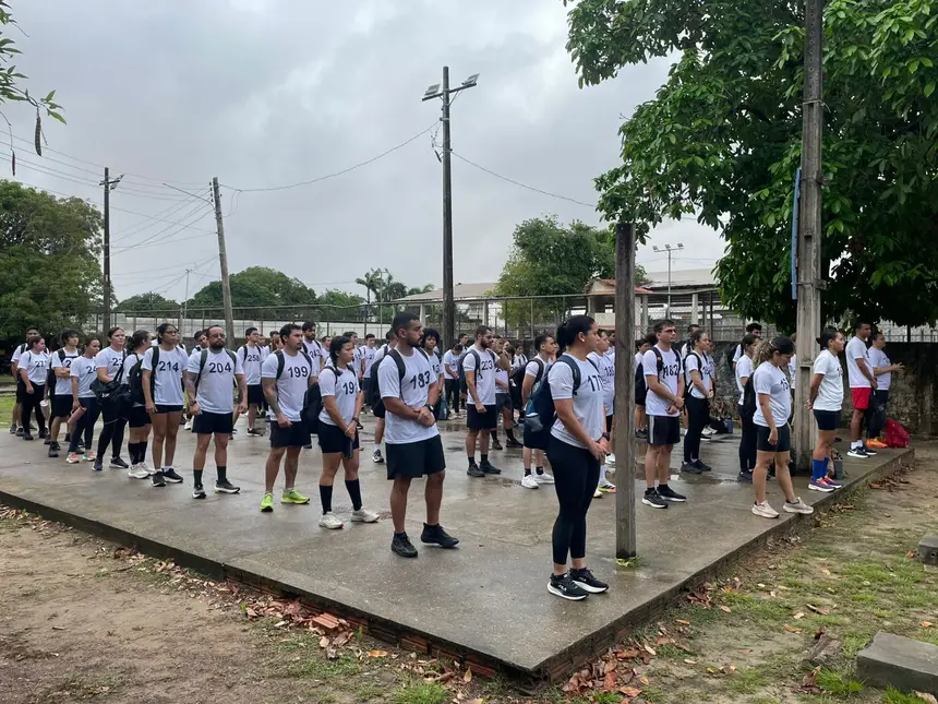 Candidatos da 4ª turma do concurso da Polícia Militar do Amapá durante o Teste de Aptidão Física (TAF), realizado no Comando-Geral da PM-AP, em Macapá. A etapa integra a 3ª fase do certame de 2022 e avaliou resistência, força e preparo físico.