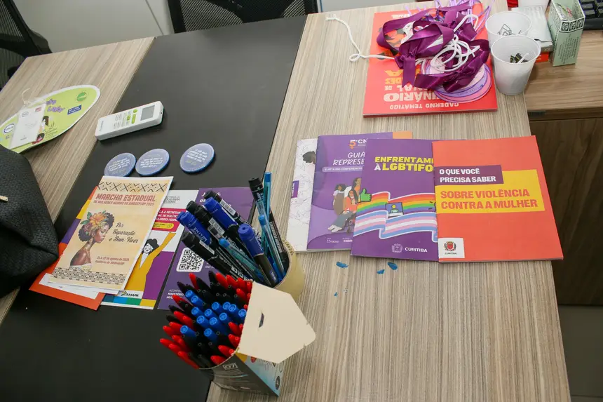 Materiais de campanhas educativas estão disponíveis no escritório