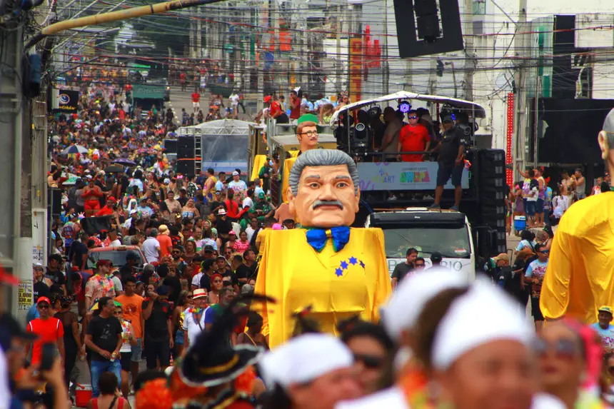 Passagem do bloco contou com policiamento reforçado do Governo do Estado