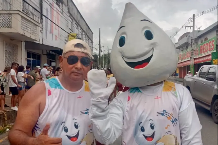 Zé Gotinha também caiu na graça dos foliões durante o bloco “A Banda”, levando alegria, informação e reforçando a importância da vacinação em meio à festa.