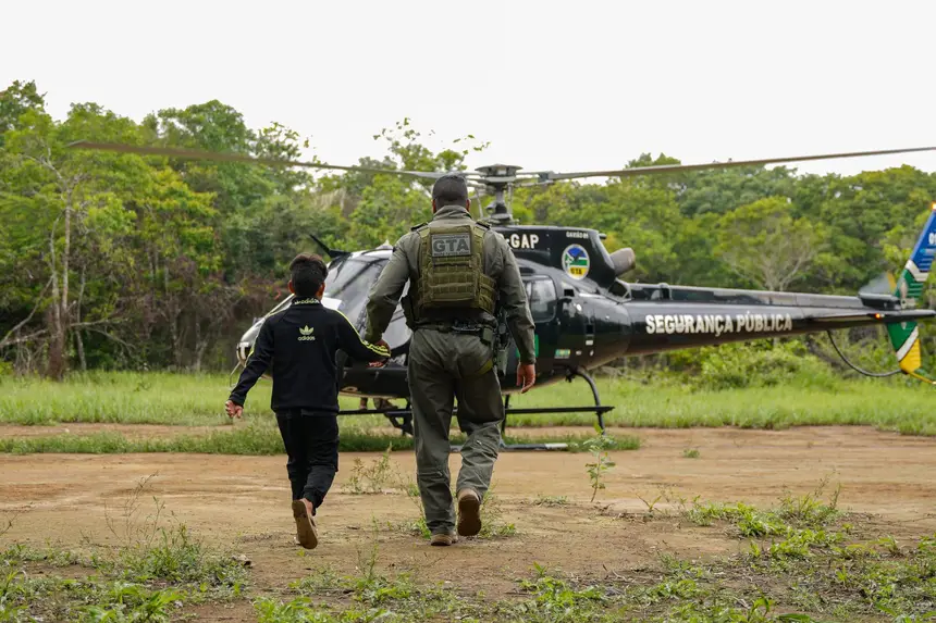 Crianças conhecem helicóptero do GTA