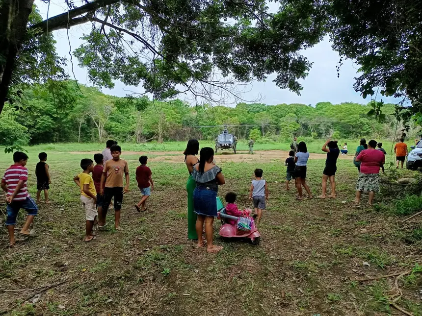 Crianças conhecem helicóptero do GTA