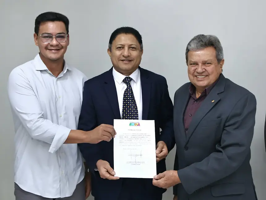 Membro titular do Cerf, Luiz Vanderlei, ladeado pelo vice-governador, Teles Júnior, e pelo presidente da Faeap, Iraçu Colares