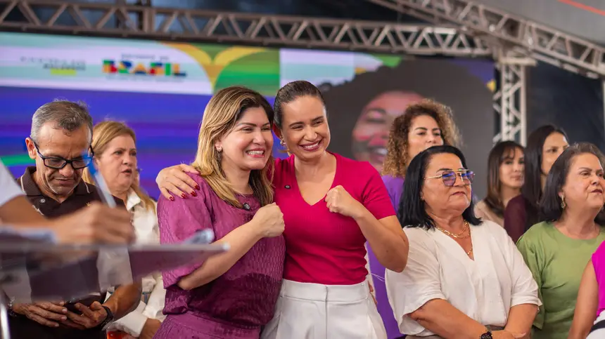 União pela proteção: Alliny Serrão (Alap) e Aline Gurgel (Seas) durante a inauguração da CMB/AP. 