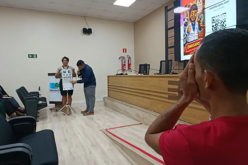 Testes práticos de identificação de dificuldades na visão foram realizados com os participantes
