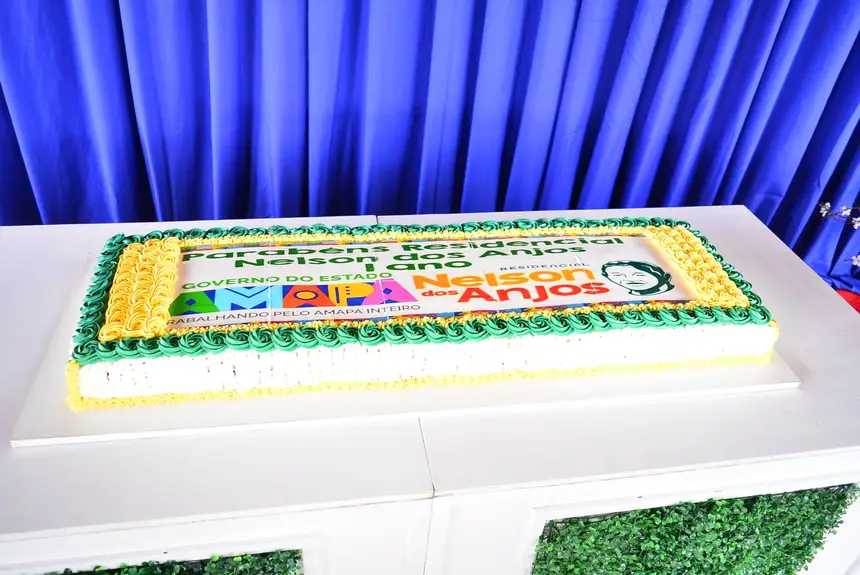 Bolo para festejar e cantas os parabéns do aniversário de 1 ano do Residencial Nelson dos Anjos