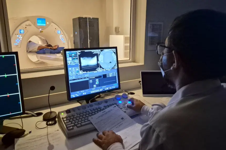 Profissionais altamente treinados operacionalizam os equipamento de alta complexidade e nova tecnologia  