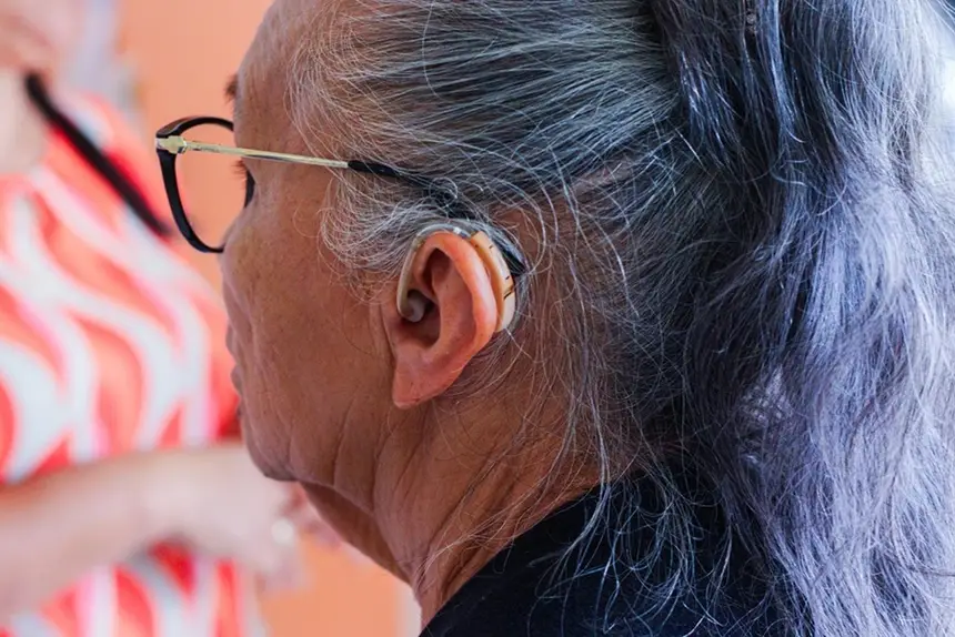 Em 2025, a unidade realizou 8.222 atendimentos em otorrinolaringologia e concedeu 430 aparelhos auditivos