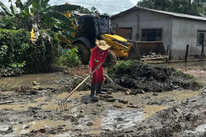 Foto: Weverton Façanha/GEA Ações de limpeza e desobstrução de canais são intensificadas para garantir o escoamento das águas e minimizar os riscos de enchentes causadas pelas fortes chuvas