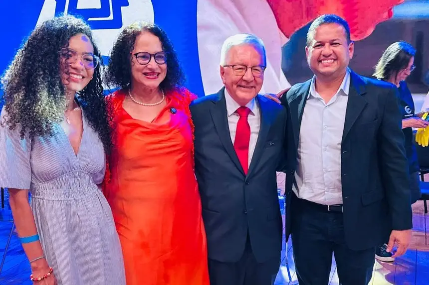 Foto: Equipe Fapeap Manuelle Pereira, vencedora do Prêmio Jovem Cientista, Luciana Santos, ministra da Ciência e Tecnologia e Inovação do Brasil, Olival Freire, presidente do CNPq, e Gutemberg Silva, diretor-presidente Fapeap