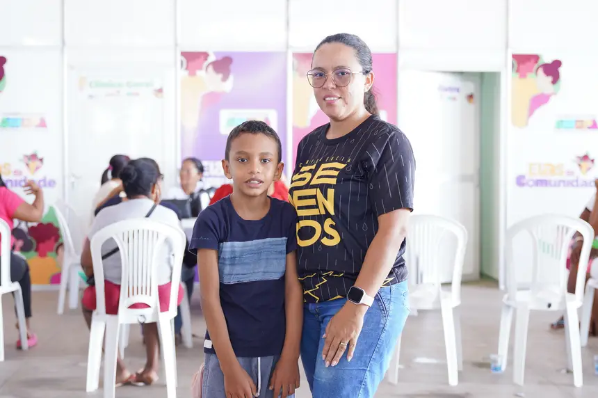 Soraia Ribeiro, de 39 anos, e seu filho Davi Miguel, de 7 anos