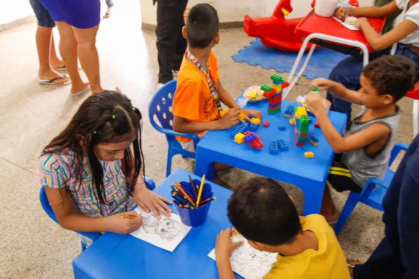 Espaço de recepção das crianças, enquanto mães são atendidas na ação