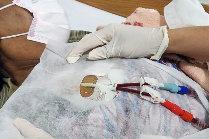 A enfermaria também já realizou 68 implantes de cateter, dispositivo necessário para realizar a diálise nos pacientes