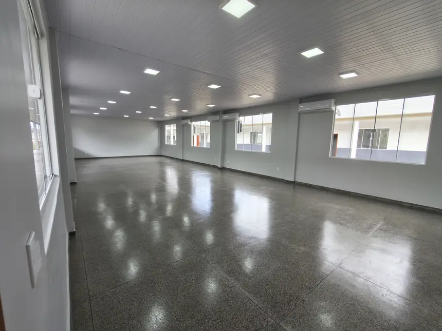 Salas prontas para receber equipamentos finais