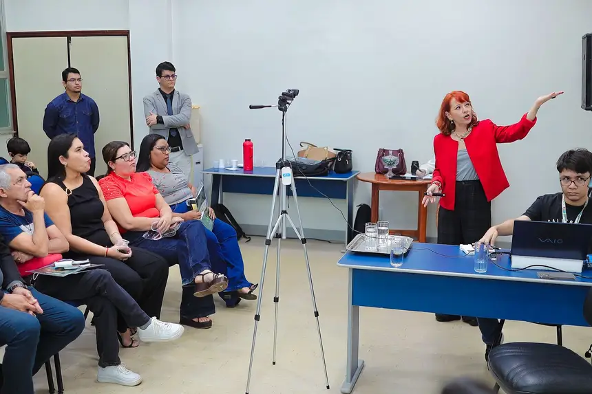 Painelistas especialistas em IA repassam orientações aos servidores que serão responsáveis pelo cadastro de empresas 