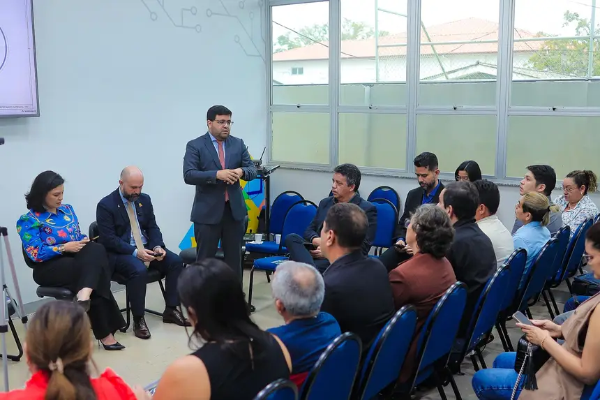 Servidores da Junta Comercial do Amapá e de outros órgãos, atentos as palavras dos painelistas  