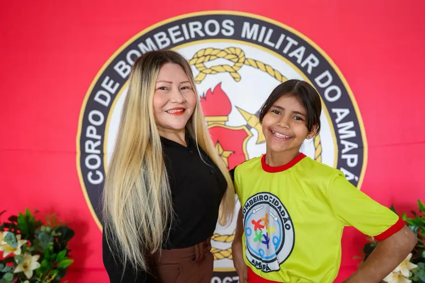 Gilvana Saraiva e a filha Beatriz Serena, que integra o Bombeiro Cidadão em Santana