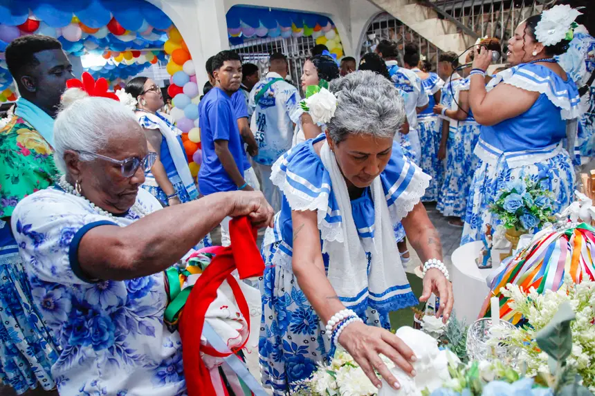 Período é marcado pelo culto ao Divino Espírito Santo e à Santíssima Trindade