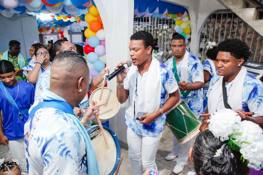 As caixas de marabaixo rufam do Sábado de Aleluia até o Domingo do Senhor, em junho