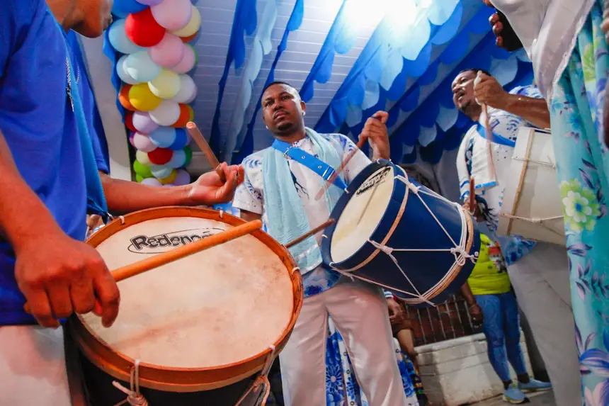 As caixas de marabaixo rufam do Sábado de Aleluia até o Domingo do Senhor, em junho