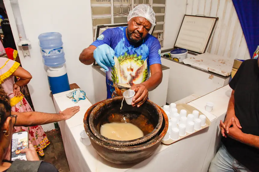 Tradicional gengibirra é servida à moda antiga para participantes e visitantes