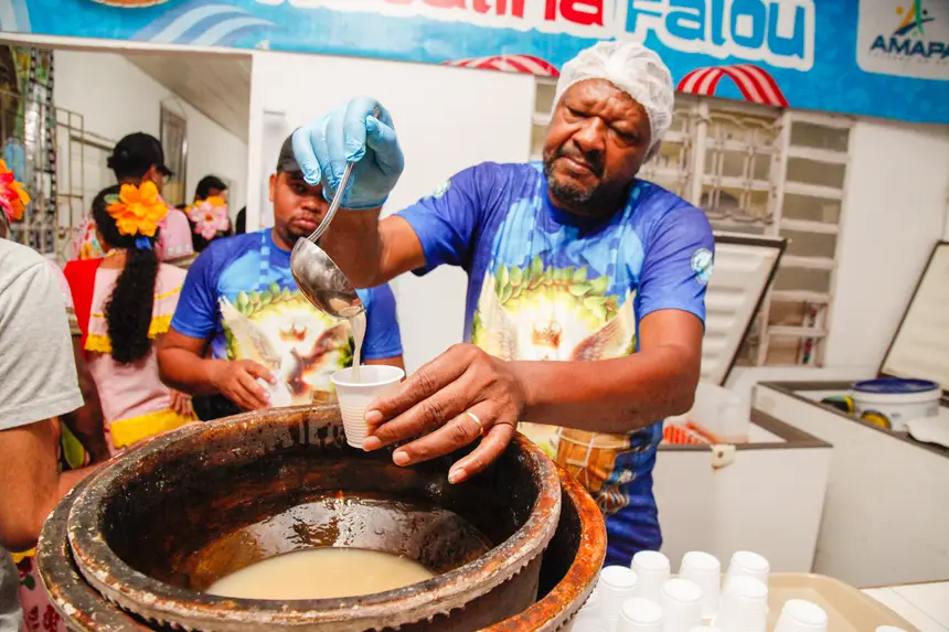 Tradicional gengibirra é servida à moda antiga para participantes e visitantes