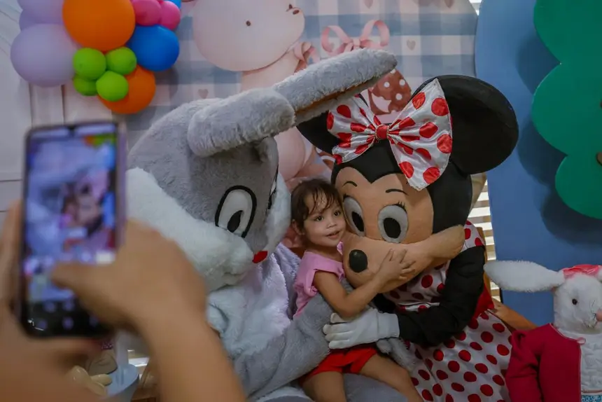 Encantadas, crianças aproveitaram momento de diversão