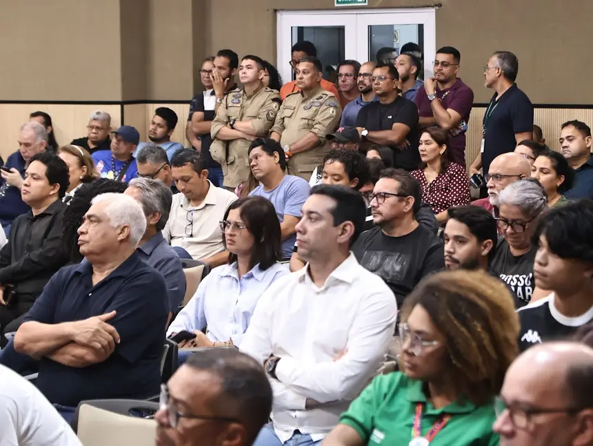 Público quase inteiramente formado por homens engajados no combate à violência feminina