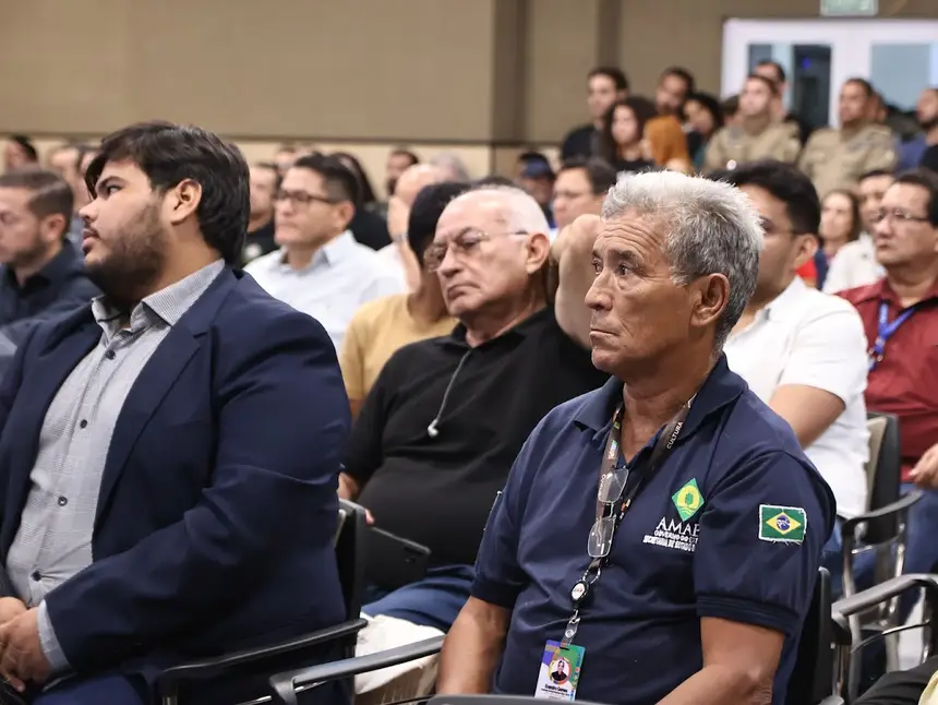 Público basicamente formado por homens engajados no combate a violência feminina