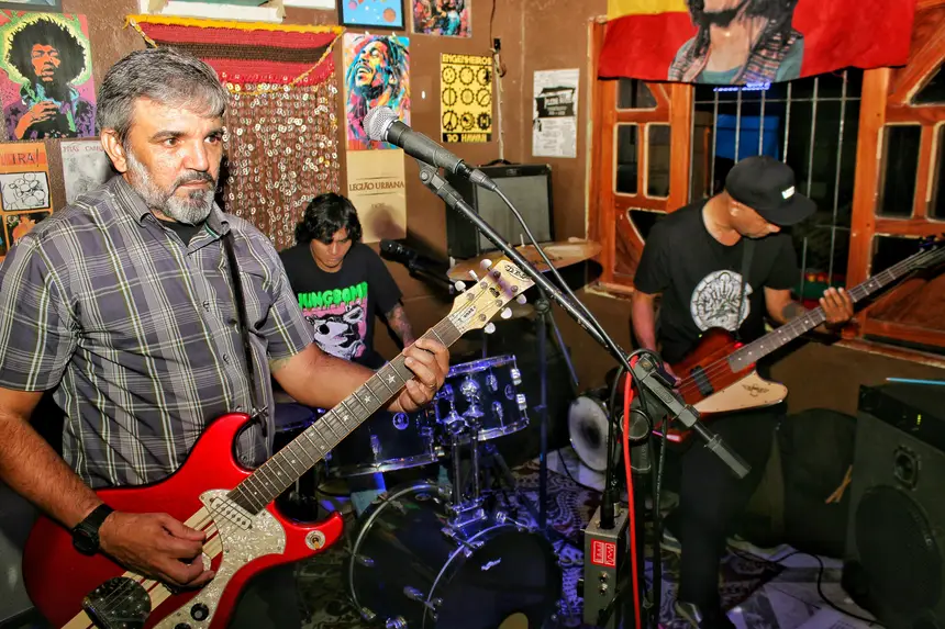 Banda Johnny Bigode iniciou o evento