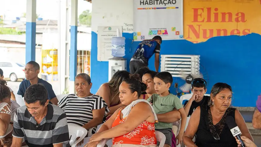 Moradores do residencial aguardando atendimento