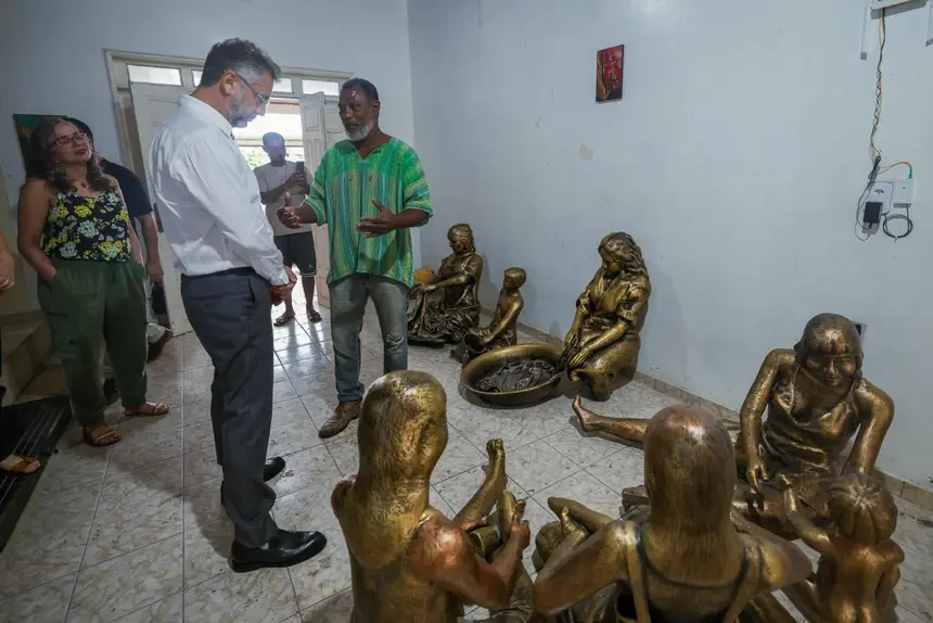 Josafá Barbosa foi um dos artistas que esculpiram as obras de arte que integrarão o Parque Residência