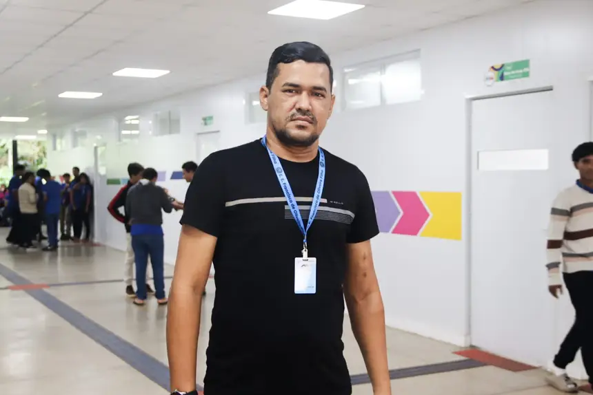 Diretor da escola, professor Rosenildo Pantoja Alves