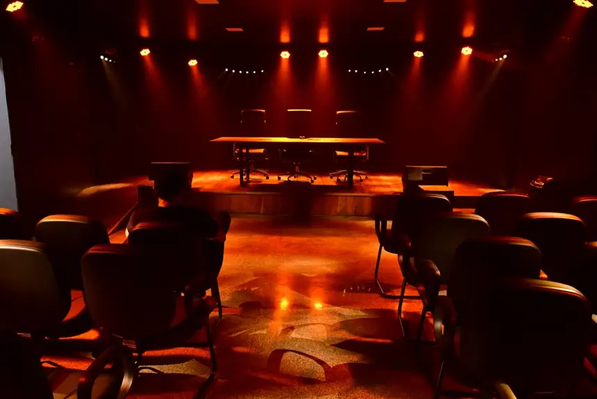 Espaço conta com sala de espetáculos em formato caixa preta, com iluminação cênica e sonorização profissional